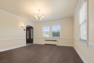 364 N Walnut St in East Orange, NJ - Building Photo - Building Photo