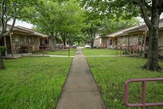 125 Janis St in Alvarado, TX - Building Photo - Building Photo