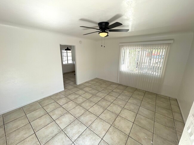 1401 W Clarendon Ave, Unit 2 in Phoenix, AZ - Foto de edificio - Building Photo