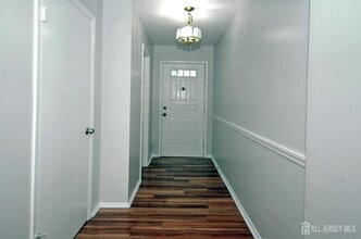 4 White Oaks Dr in Sayreville, NJ - Building Photo - Building Photo