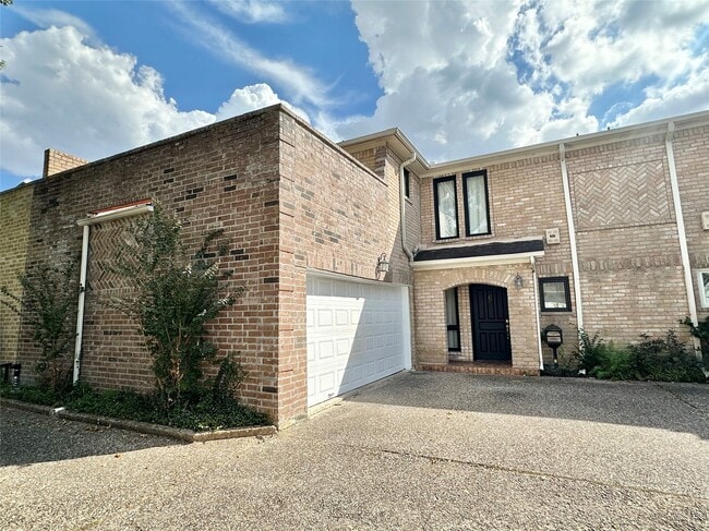 property at 2514 Nantucket Dr