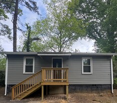 141 George St in Spartanburg, SC - Building Photo