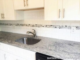 126 Marginal St, Unit 2 in Boston, MA - Building Photo