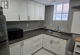 5 Hearthstone Crescent in Courtice, ON - Building Photo - Building Photo