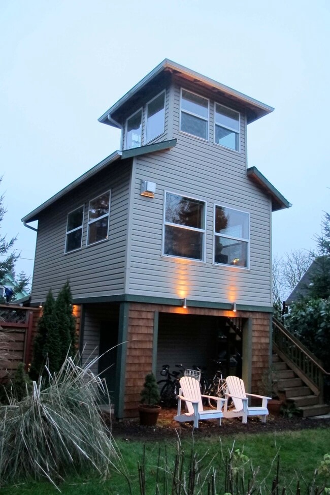 3805 NE 11th Ave, Unit ADU Apartment in Portland, OR - Building Photo - Building Photo