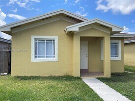917 SW 8th Pl in Homestead, FL - Building Photo