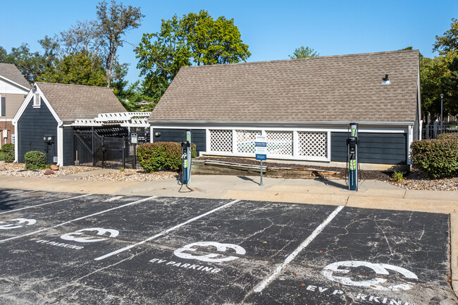 Centennial Park Apartments in Overland Park, KS - Building Photo - Building Photo