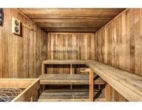 64 Forest St, Unit 126 in Medford, MA - Foto de edificio - Building Photo