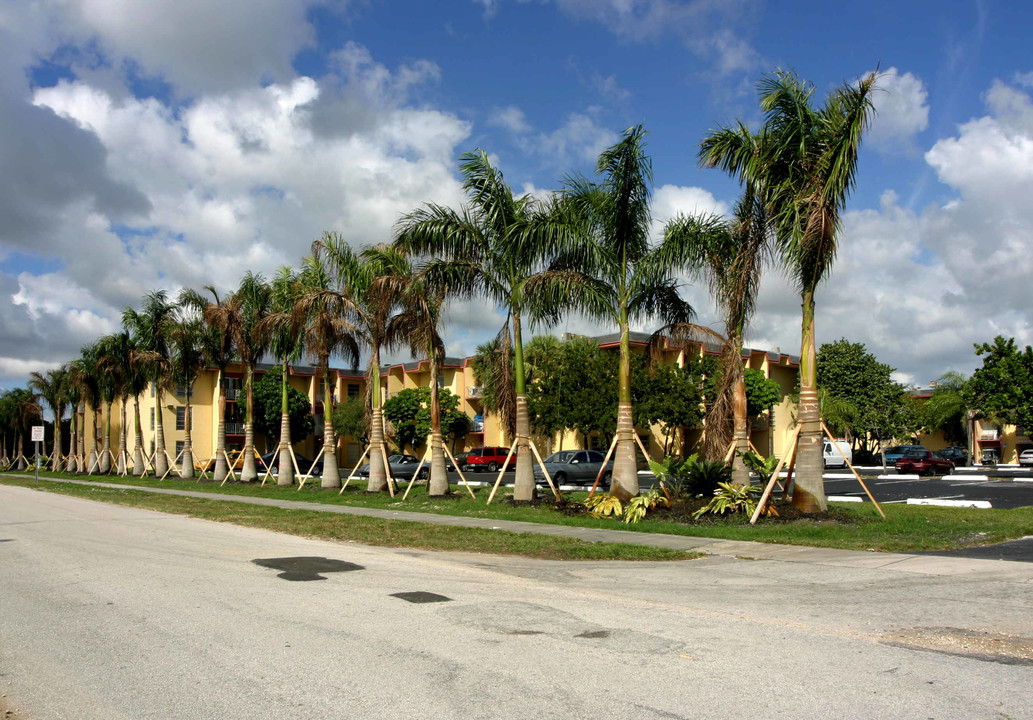 Sunset Palms Condos in Miami, FL - Building Photo