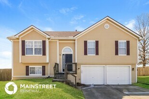 11805 E 213th Ct in Peculiar, MO - Building Photo