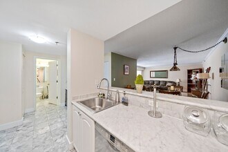 15 North Beacon St, Unit 212 in Boston, MA - Building Photo - Building Photo