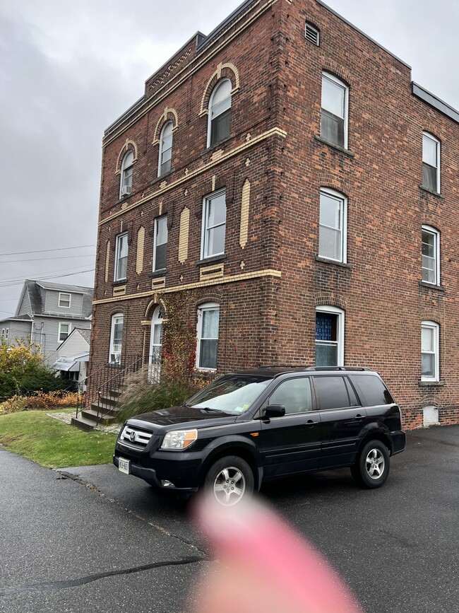 29 Clairmont Ave Rentals in Waterbury, CT