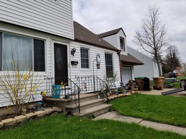 758 S Huth Rd in Cheektowaga, NY - Building Photo - Building Photo