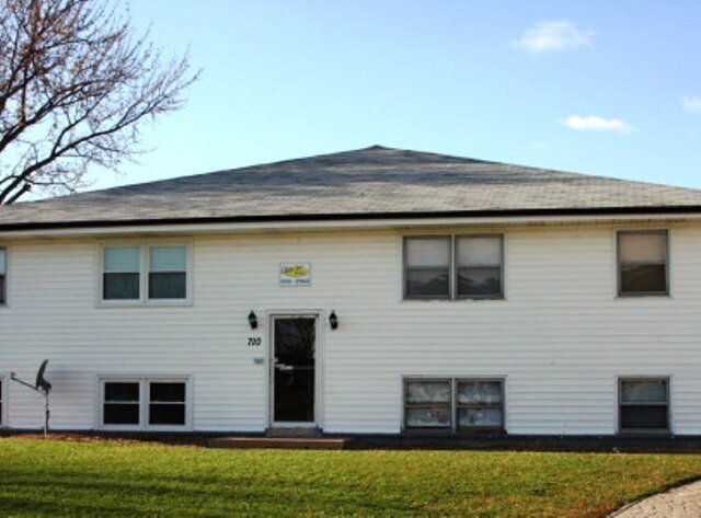 710 Golfcrest Rd N in Normal, IL - Building Photo