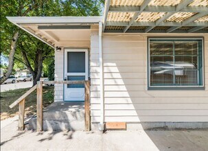 410 S Harrison St in Newberg, OR - Building Photo - Building Photo