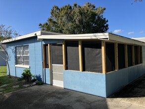 1807 Elizabeth St in Melbourne, FL - Foto de edificio - Building Photo