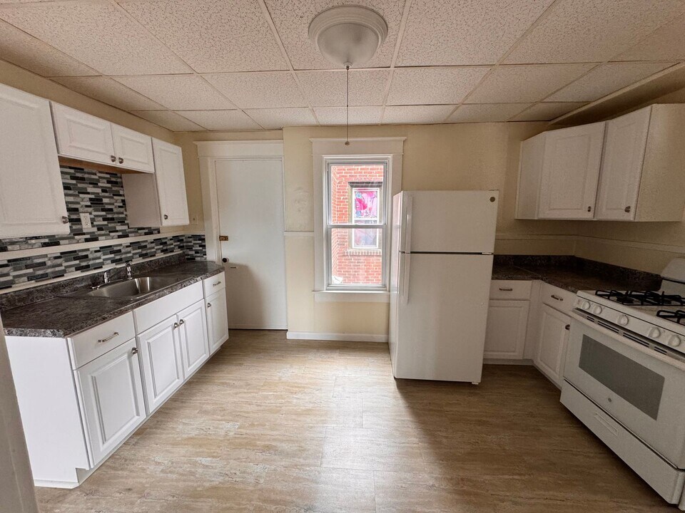 9 Delwood Rd-Unit -9 Delwood Upper in Kenmore, NY - Building Photo