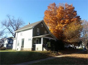 1807 Clay St in Cedar Falls, IA - Building Photo - Building Photo