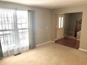 2916 Abbey Knoll Dr in Lewis Center, OH - Building Photo - Building Photo