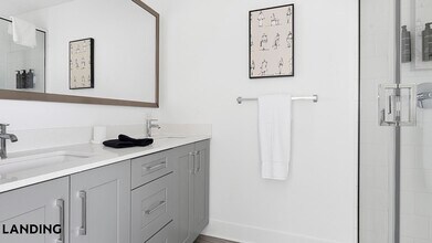 2250 McGregor Blvd, Unit 1217 in Ft. Myers, FL - Foto de edificio - Building Photo