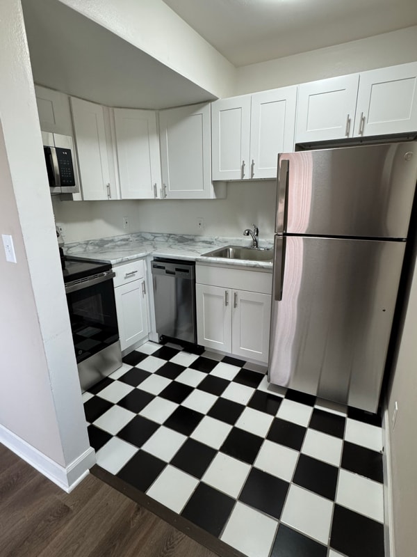property at 1041 E Knapp St