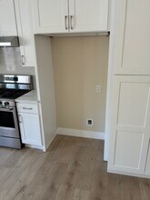 17640 Gilmore St, Unit adu in Van Nuys, CA - Building Photo - Building Photo