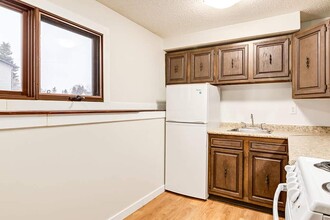 Lorrington Place in Lloydminster, AB - Building Photo - Building Photo