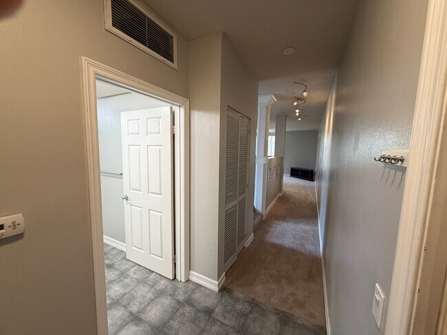 1480 Broadway, Unit 2307 in San Diego, CA - Foto de edificio - Building Photo