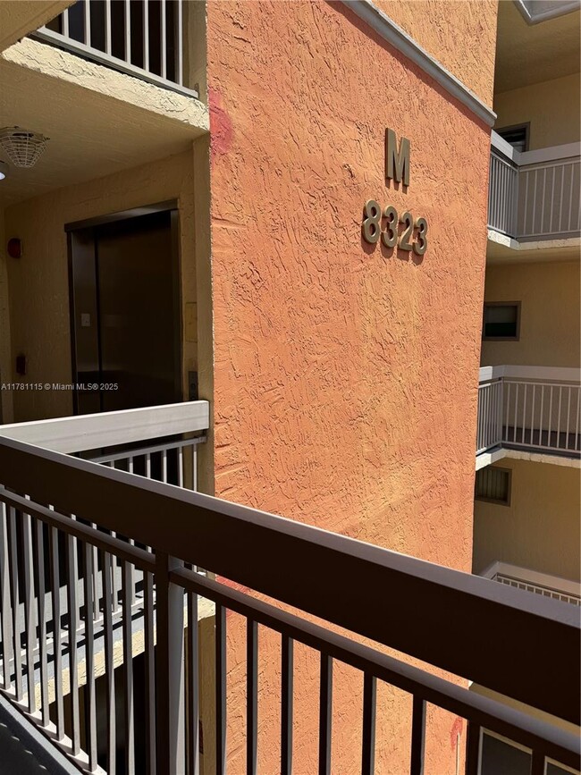 8323 Lake Dr in Doral, FL - Building Photo - Building Photo