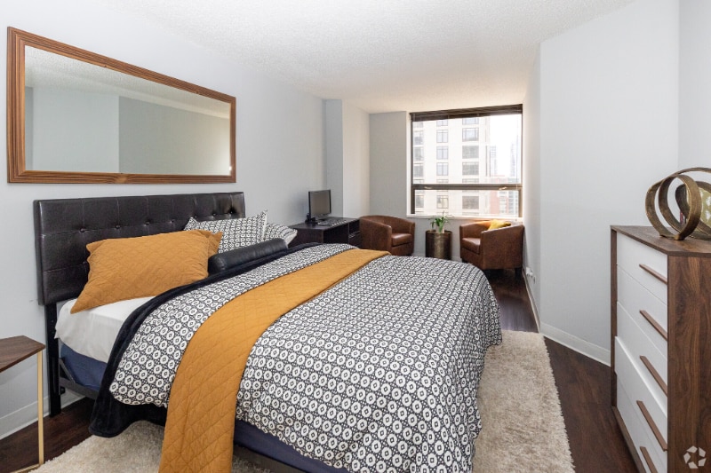 469 E Ohio St in Chicago, IL - Building Photo