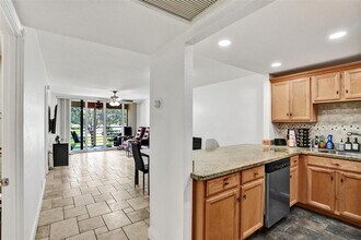 9480 Poinciana Pl in Davie, FL - Building Photo - Building Photo