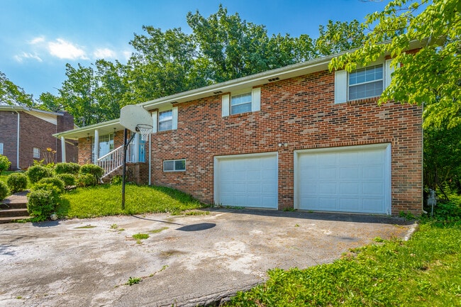 12 Sandra Dr in Rossville, GA - Building Photo - Building Photo