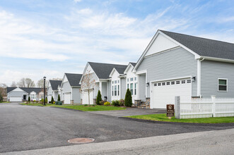 192 Old River Rd in Lincoln, RI - Foto de edificio - Building Photo