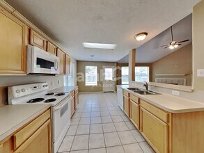 2870 Colony Cone Cir in Dickinson, TX - Building Photo - Building Photo