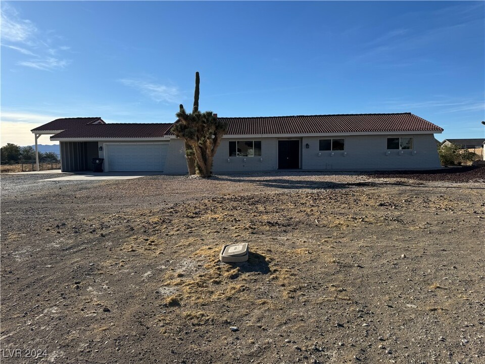 2770 Rainbow Ave in Pahrump, NV - Foto de edificio