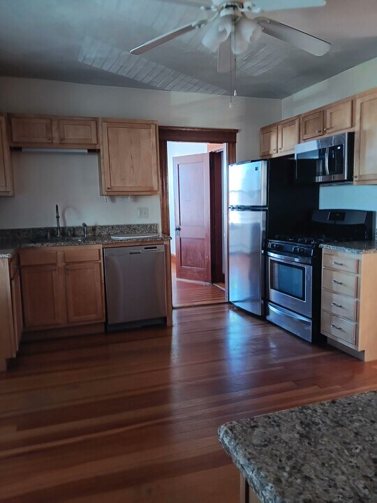 324 Power Rd in Pawtucket, RI - Building Photo