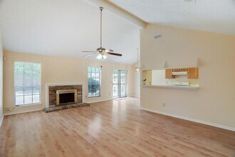 12038 Flaxen Dr in Houston, TX - Foto de edificio - Building Photo