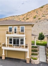 23215 Sunserra Loop NW, Unit B23 Wanderful Travel in Quincy, WA - Building Photo - Building Photo