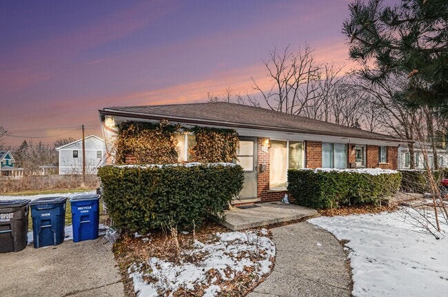 property at 924 Lutz Ave