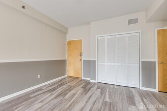 160 Durham Ave in Metuchen, NJ - Building Photo - Building Photo