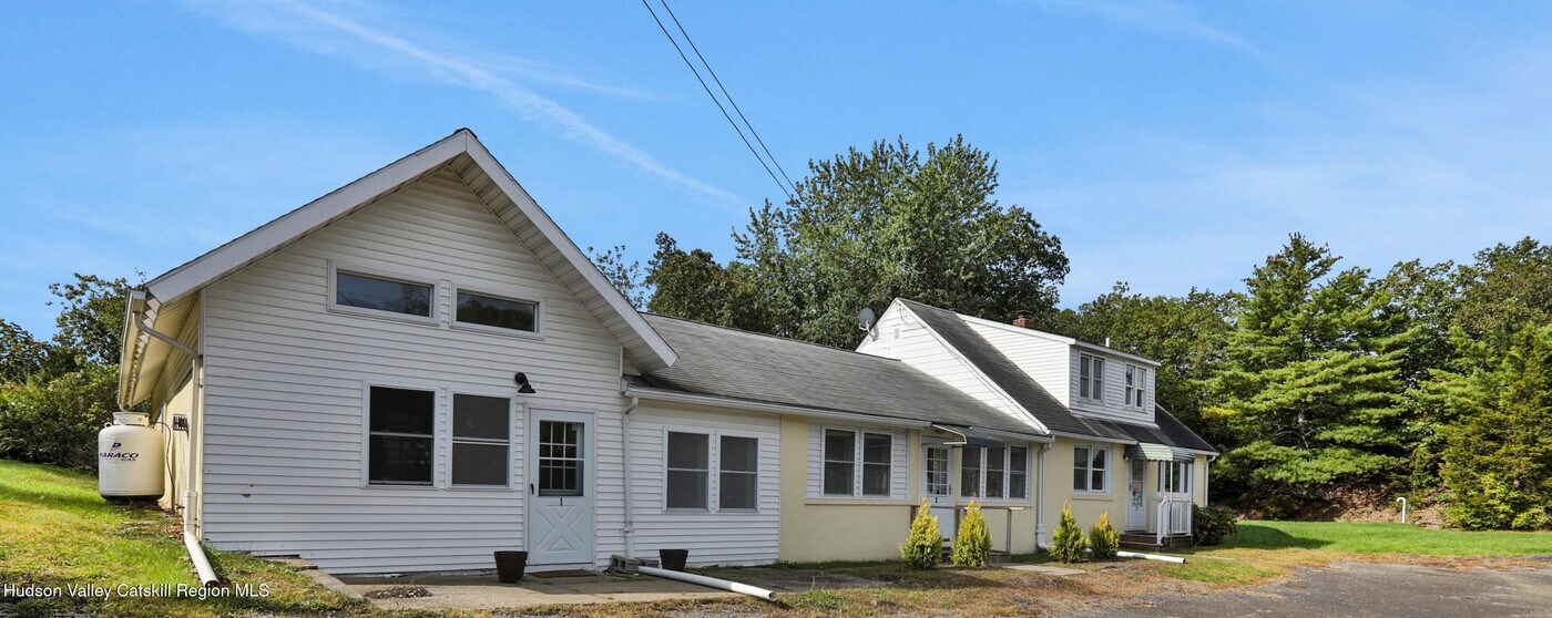 1563-1567-1567 NY-28 in West Hurley, NY - Building Photo