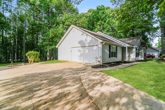 259 Sawgrass Manor Dr in Newnan, GA - Building Photo - Building Photo