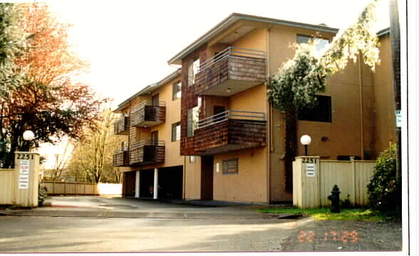 Trailwood Apartments in Seattle, WA - Foto de edificio - Building Photo