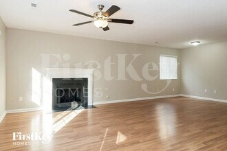 5607 Townsend Farm Ct in Browns Summit, NC - Foto de edificio - Building Photo