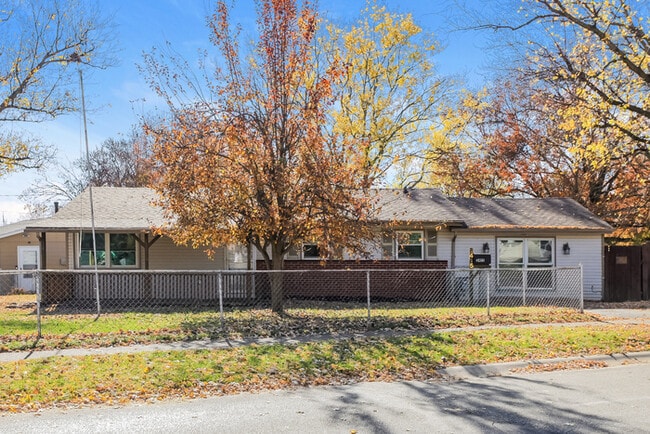 property at 2415 Lynnfork Ave