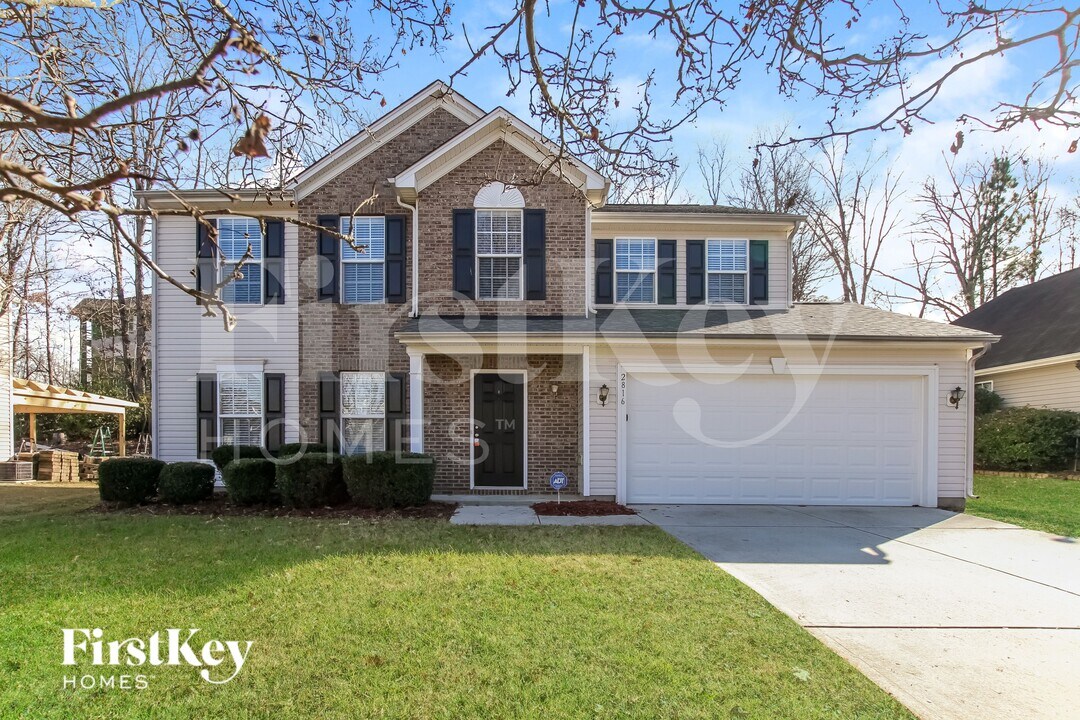 2816 Bridgeville Ln in Charlotte, NC - Foto de edificio