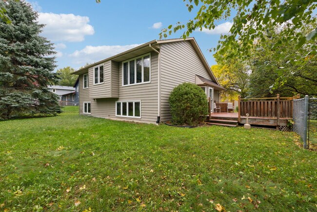 2738 Chertsey Dr in Woodbury, MN - Building Photo - Building Photo