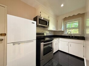 5 Dexter St, Unit #1 in Malden, MA - Foto de edificio - Building Photo