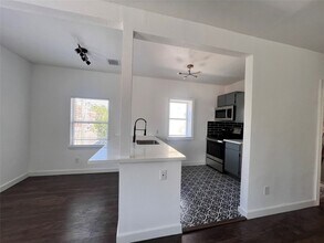 415 Fairview St, Unit 6 in Houston, TX - Building Photo - Building Photo