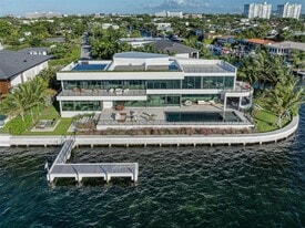 11400 N Bayshore Dr in North Miami, FL - Building Photo